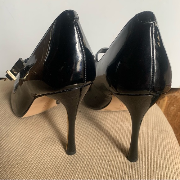 Excellent condition Vince Camuto heals - Picture 3 of 6